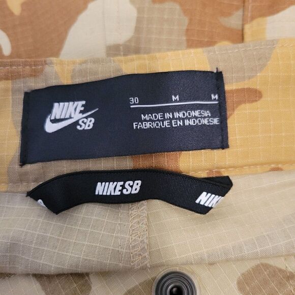 Nike SB Desert Ore Camo Shorts (size M) - Picture 4 of 9